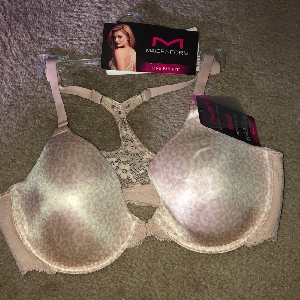 Maidenform front clasp, lace back bra.
